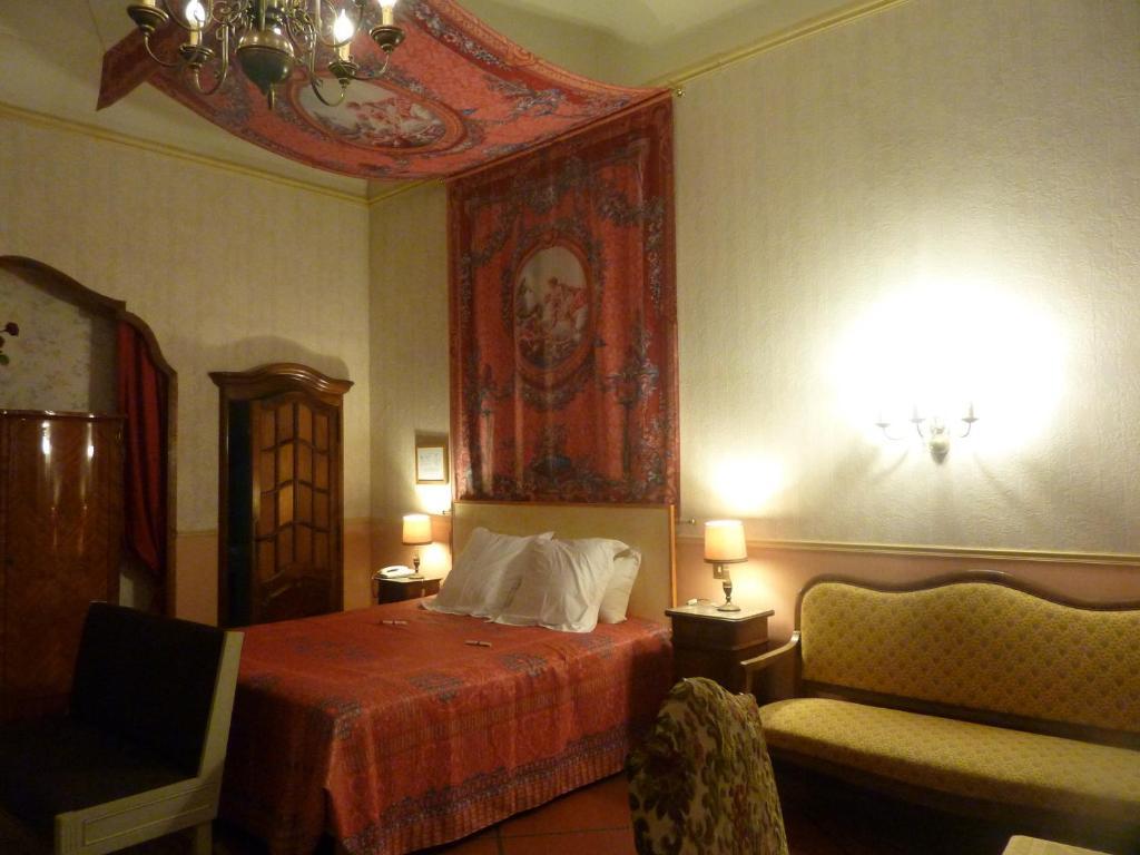 Hotel Du Fiacre Карпантра Номер фото