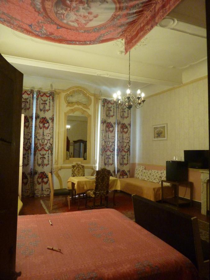 Hotel Du Fiacre Карпантра Номер фото